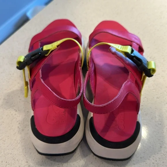 Sorel buckle sandals - pink and yellow - Picture 5 of 9